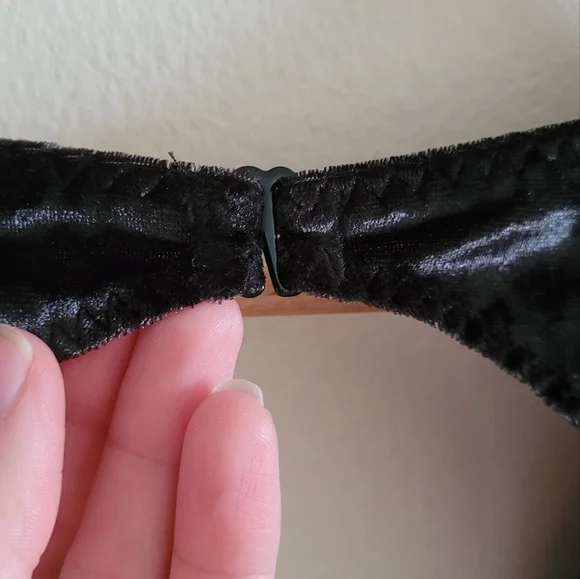 Victorias Secret Crushed Velvet Thong Style Bodysuit, Women's M/L, Classic Black - Picture 3 of 10